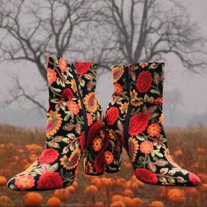 JustFab Marguerite Floral Print Brocade Booties size 8.5 EUC